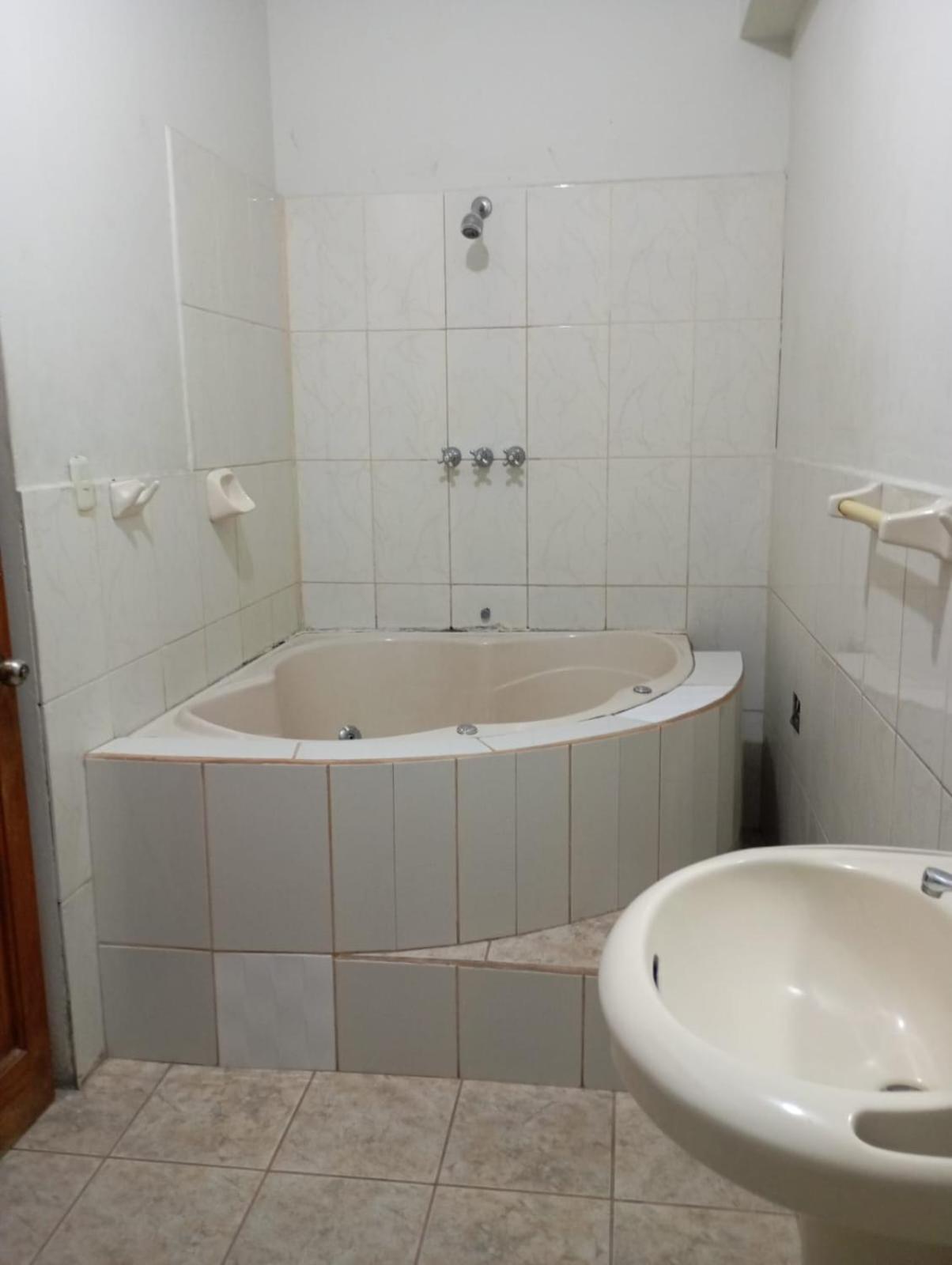 Hostal El Puerto Yurimaguas ภายนอก รูปภาพ